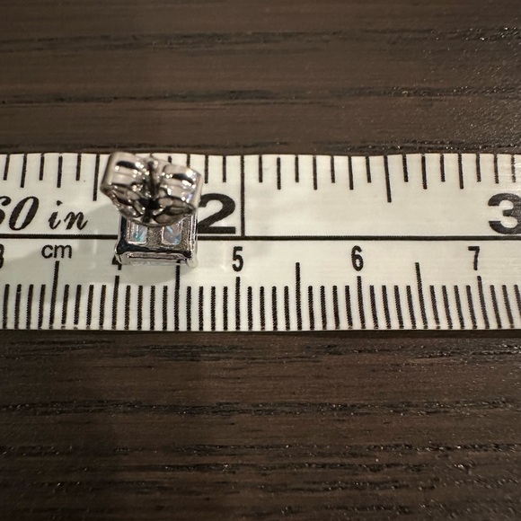 Silver Cubic Zirconia Stud Earrings 6mm NIP - Picture 7 of 8